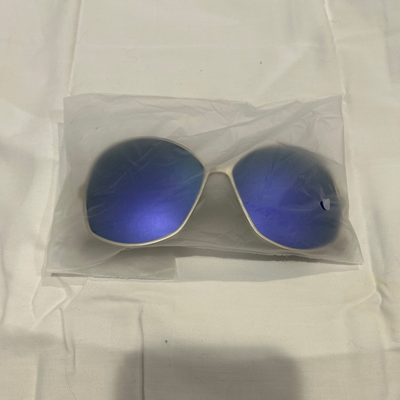 Henri Bendel Joan Square Sunglasses main image 3